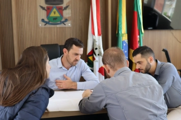 Reunião no Gabinete Trata do Avanço da Rede de Água para as Comunidades do Interior